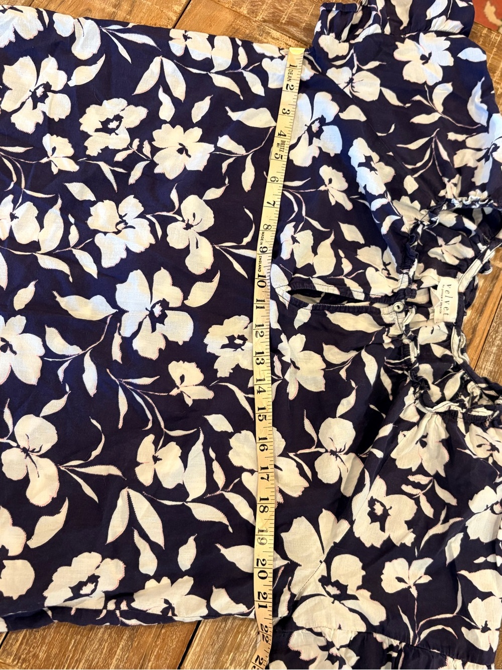 Velvet by Graham & Spencer Navy Floral Blouse Women’s Medium Peasant Top Boho - Picture 4 of 8